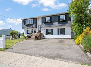 2635 W Alder Rd, Bellmore, NY 11710