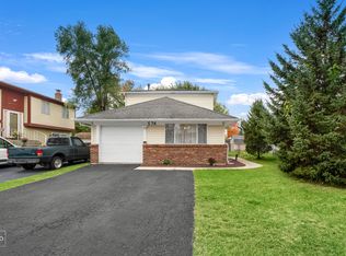 574 Sauk Ct, Carol Stream, IL 60188