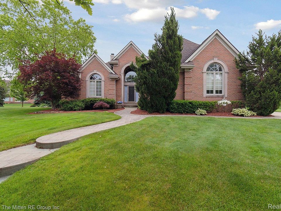 1st image of 220 Alexandria Ct