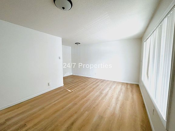 5th image of 10621 SE Stark St #10621