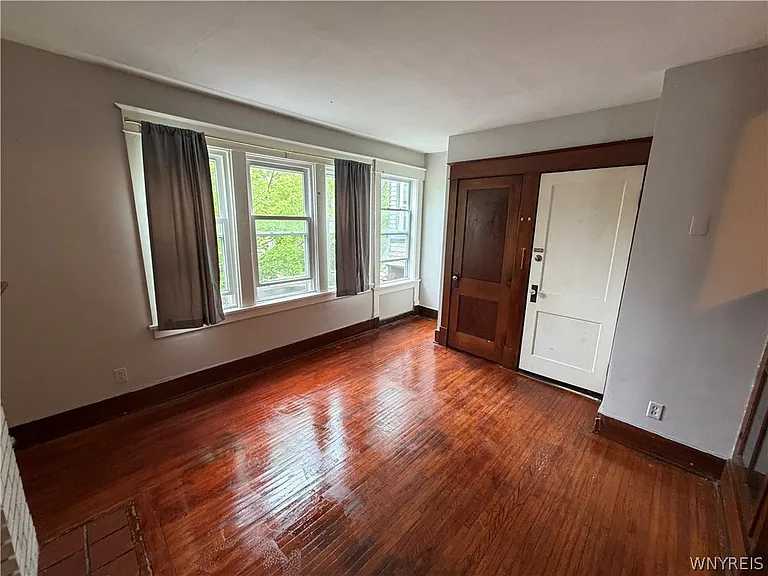 49 15th St #UPPER — Photo 2