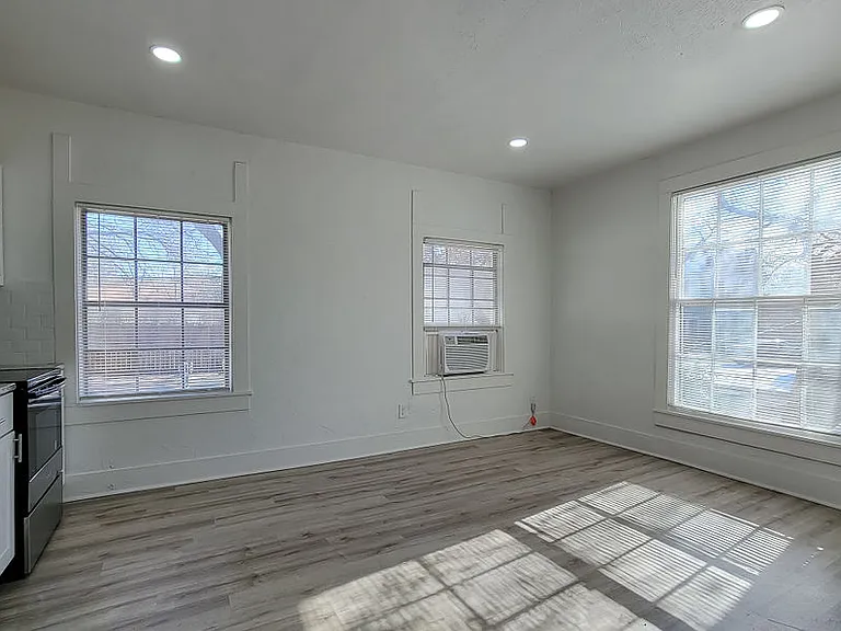 121 W Moore St #101 — Photo 24