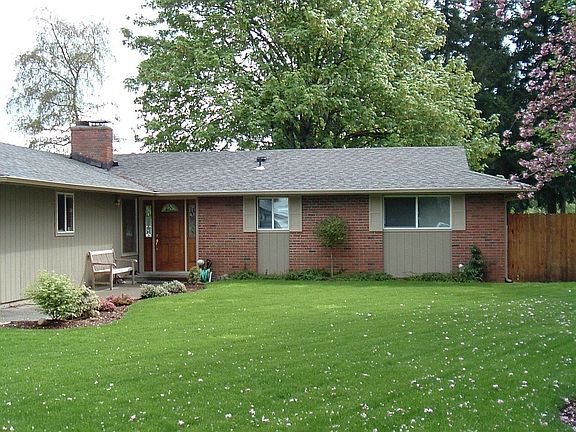2nd image of 621 NE 118th Ave