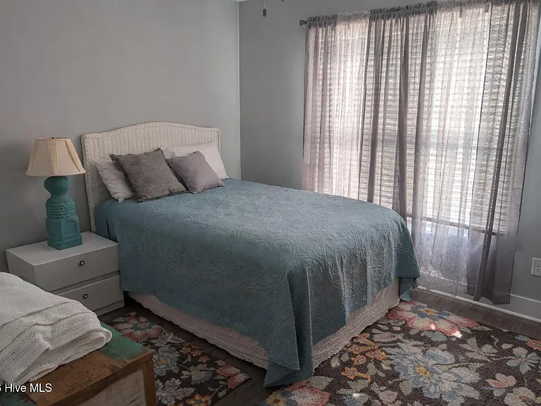 1086 Mille Ave — Photo 10