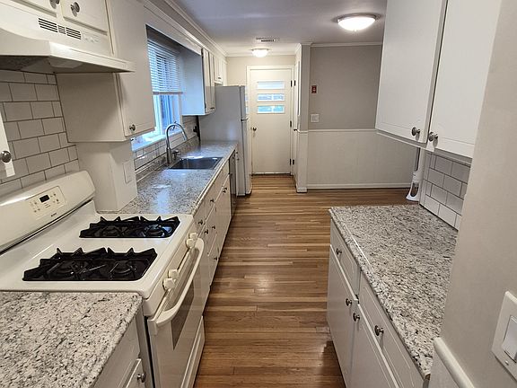 5th image of 144 Wildwood Ave #1