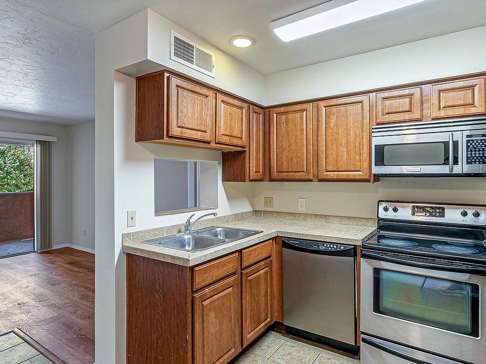 1st image of 1810 E Blacklidge Dr APT 102