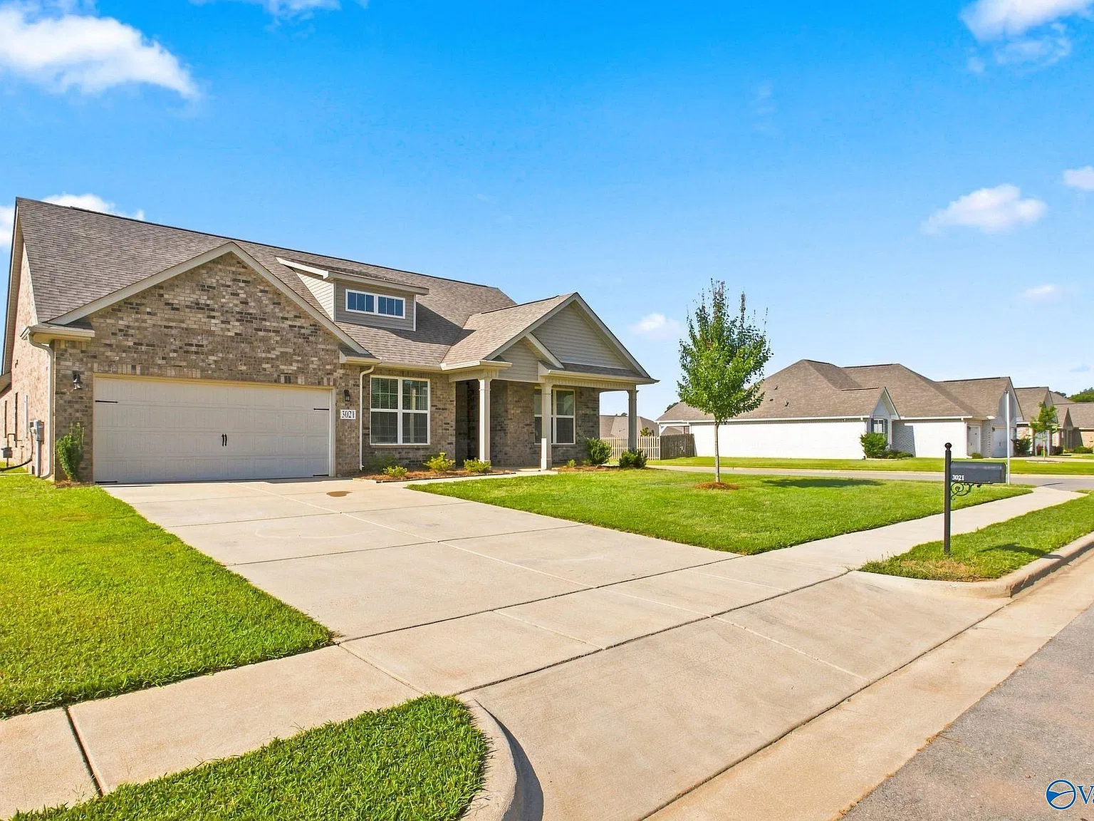 4 bed, 2.5 bath, 2626 sqft, $3,200 — Photo 2