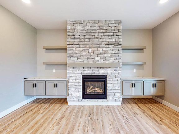 2nd image of 20909 Monroe Cir