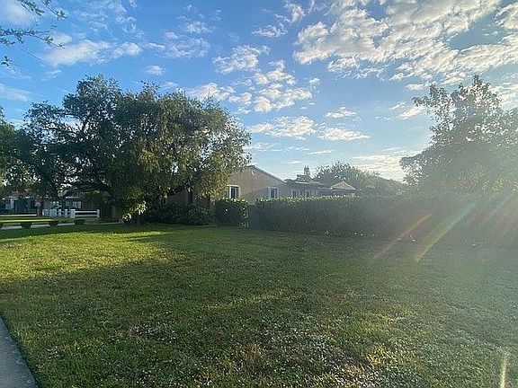 2nd image of 557 De Leon Dr