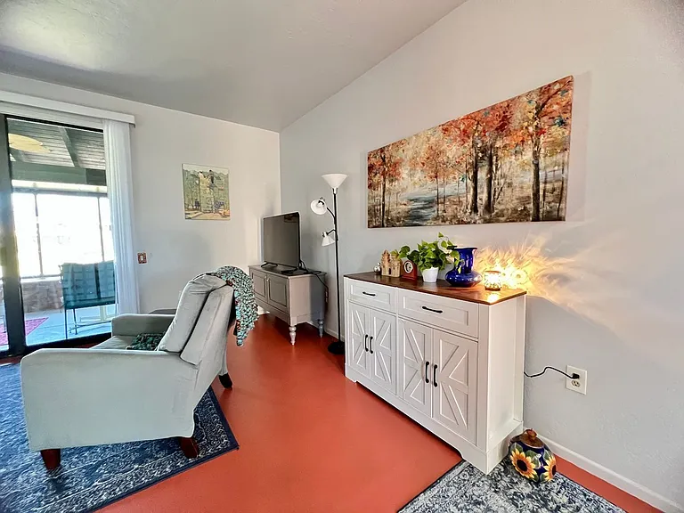 2521 S Calle De Humes — Photo 3