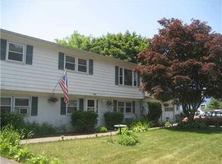 106 Stanfield St, Warwick, RI 02889