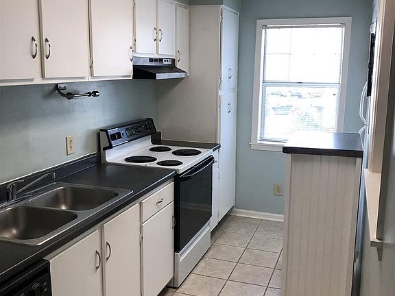 3rd image of 111 Kingsbury Dr