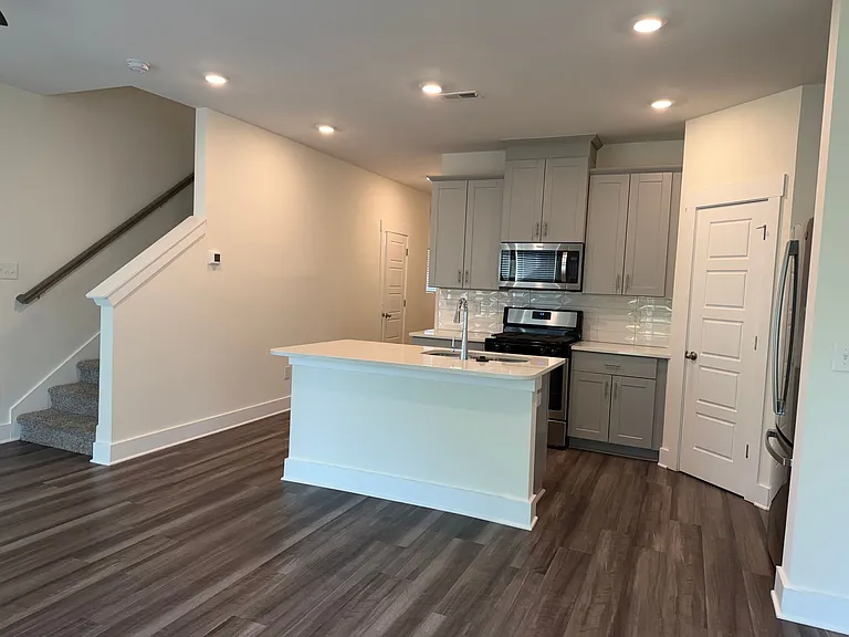 814 Thread Way — Photo 6