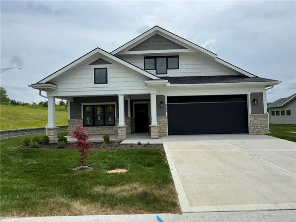 1963 Harvest Rd, Liberty, MO 64068