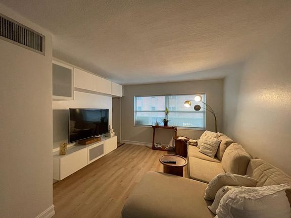 3rd image of 626 12th Ave NE APT 3