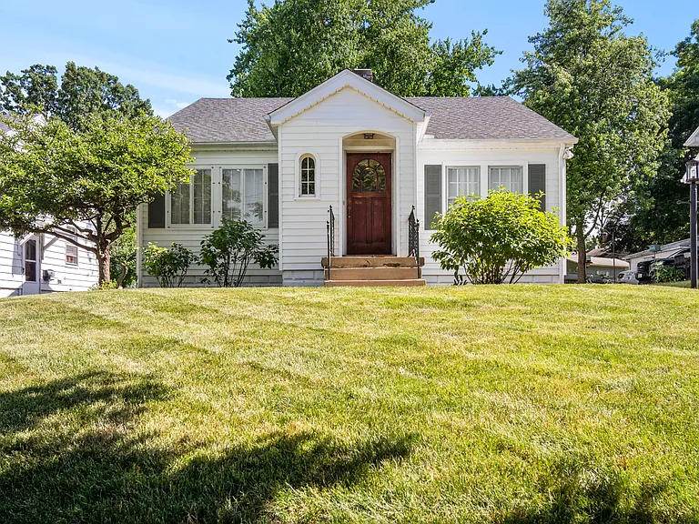 1223 E Oakland Ave — Photo 1
