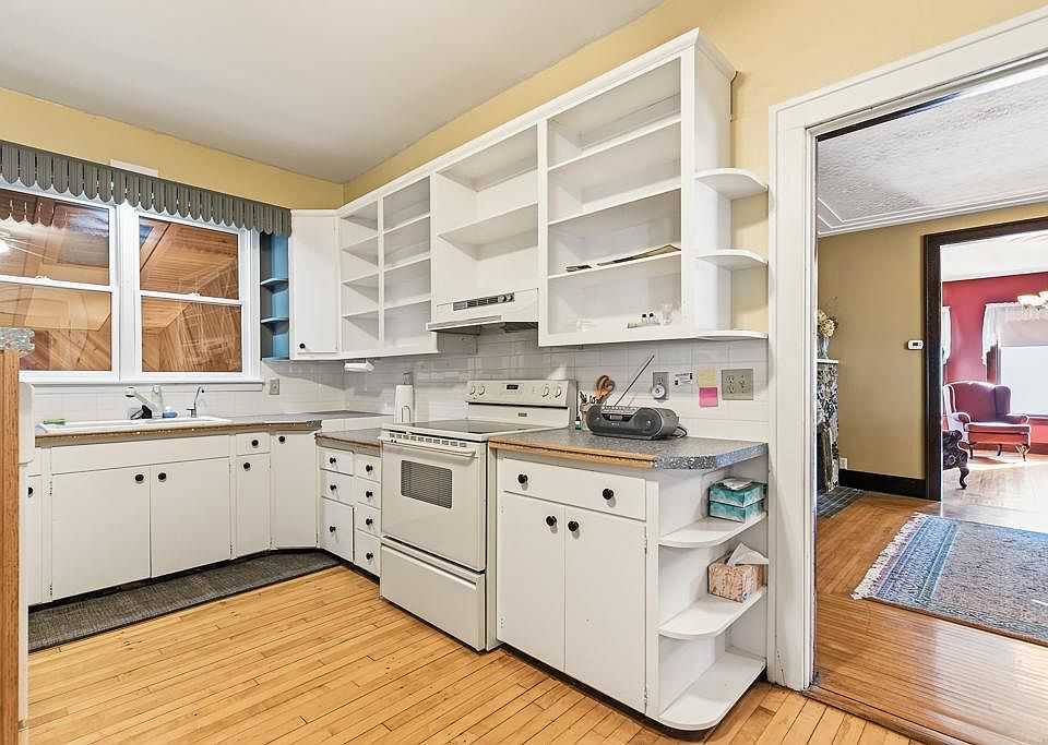 88th image of 200 N Park St