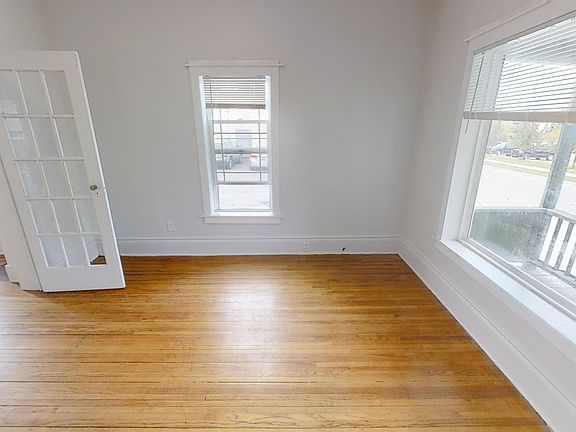5th image of 307 College Pl