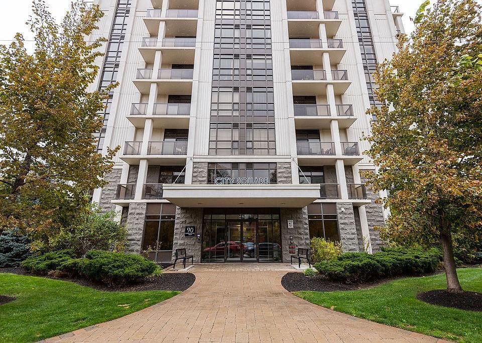 1st image of 90 Charlton Ave W #203