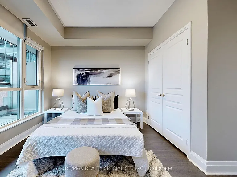 1 Hurontario St #217 — Photo 8