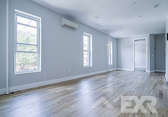 2nd image of 858 Jefferson Ave #1