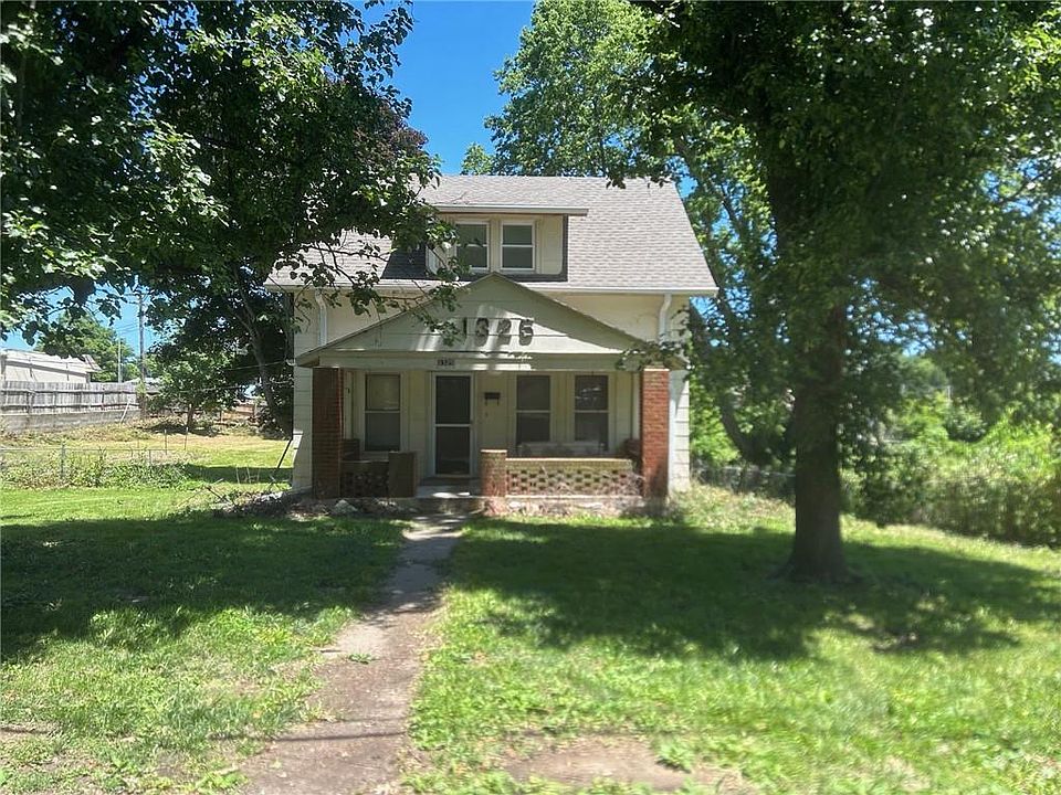 2nd image of 1325 S Main St