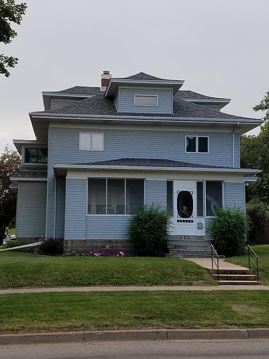 1st image of 907 8th St