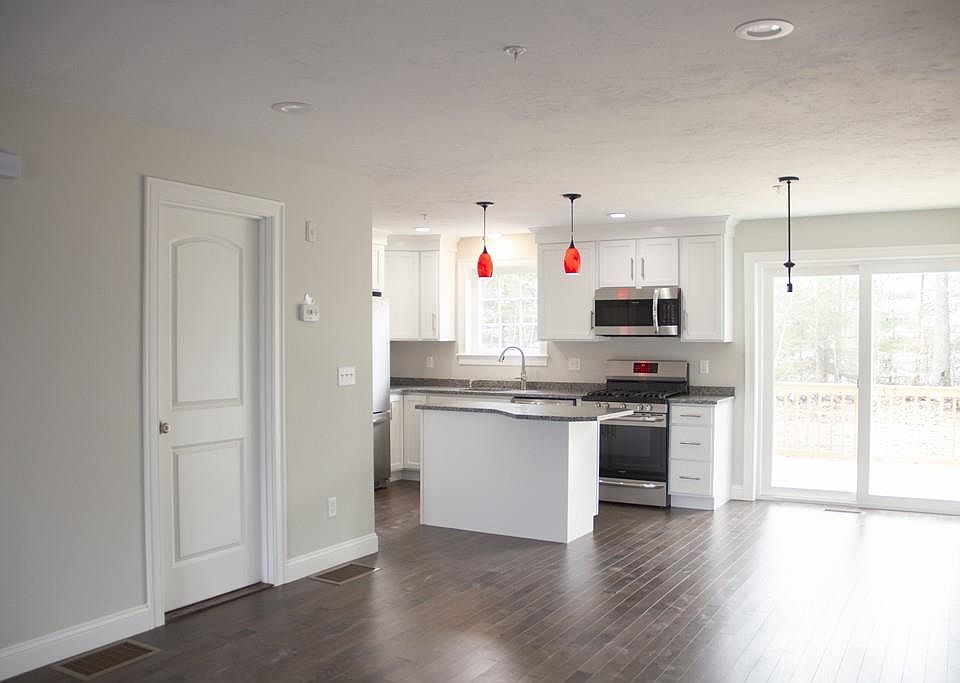 2nd image of 2 Curtis Cir #2