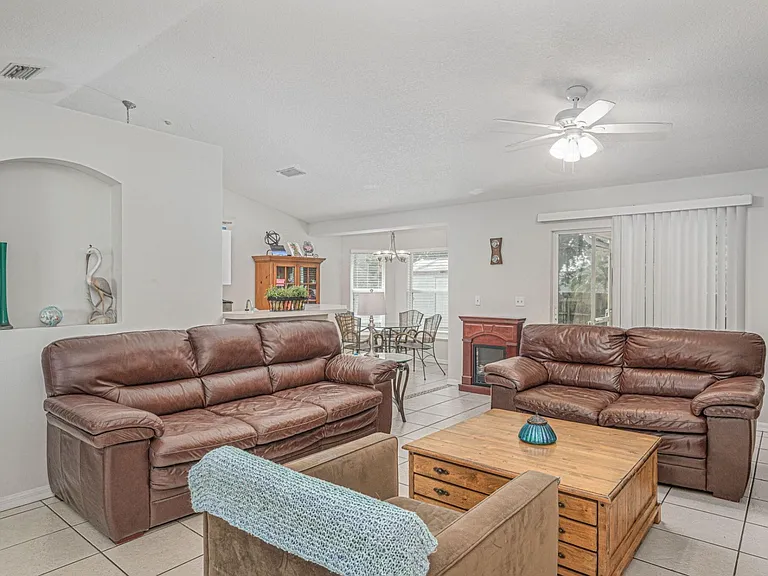 690 SE Crescent Ave — Photo 6