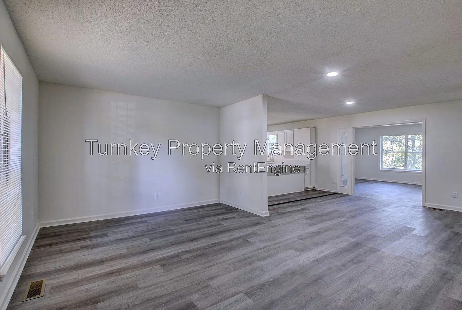 4 bed, 2.5 bath, 1420 sqft, $1,575 — Photo 3