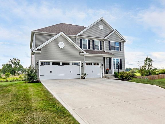2nd image of 825 Lorenzo Ct