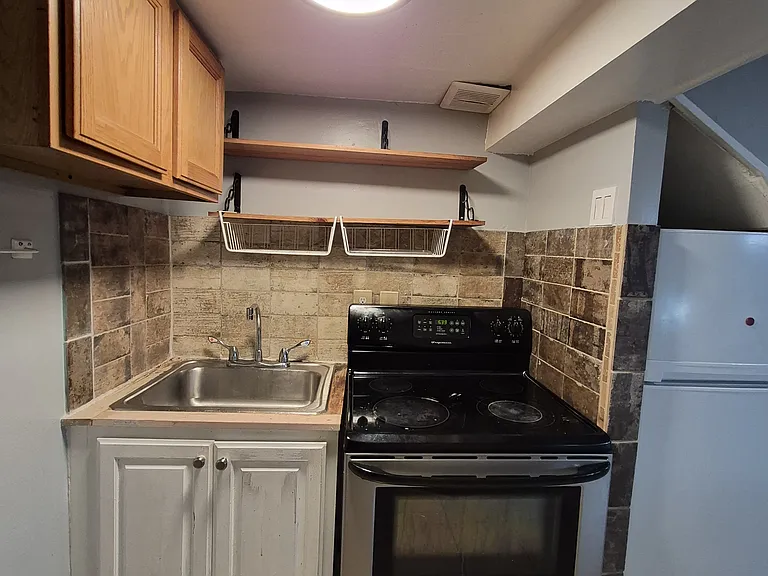 1501 Madison St #BASEMENT — Photo 2