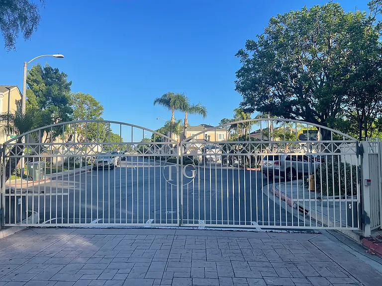 1080 Tustin Grove Dr — Photo 38