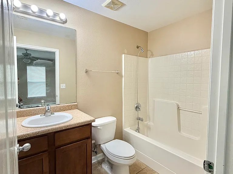 2400 Fred Smith Rd #207 — Photo 14