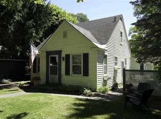 209 S Main St, Leland, MI 49654