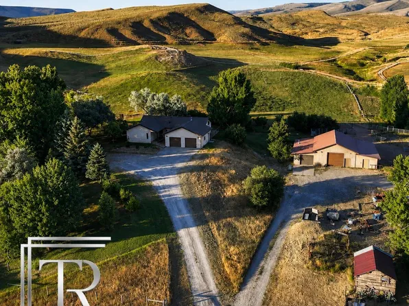 2241 Squaw Creek Rd, Lander, WY 82520