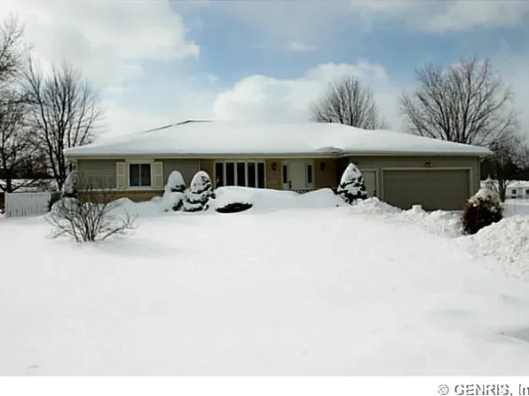 151 Brooklea Dr, Rochester, NY 14624