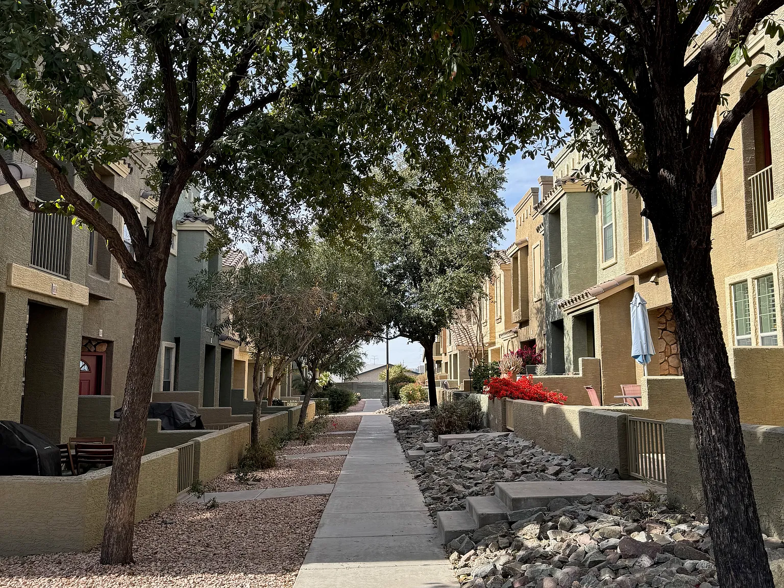 Strada Townhome — Photo 3