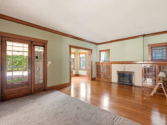 5th image of 1018 E Sharp Ave