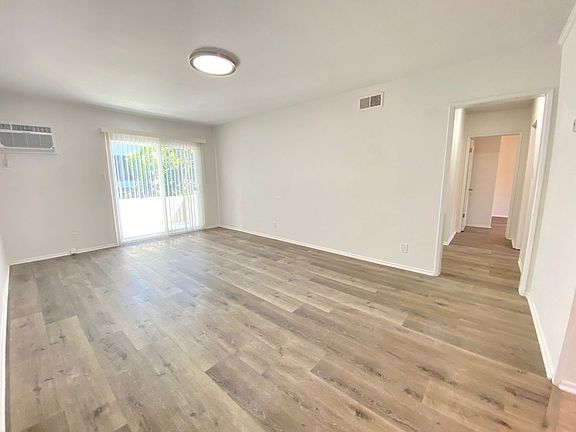 2nd image of 2015-2021 Chariton St #116-15-5