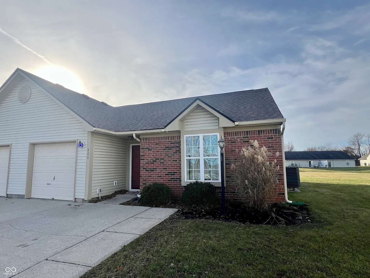 406 Woodberry Dr photo 1