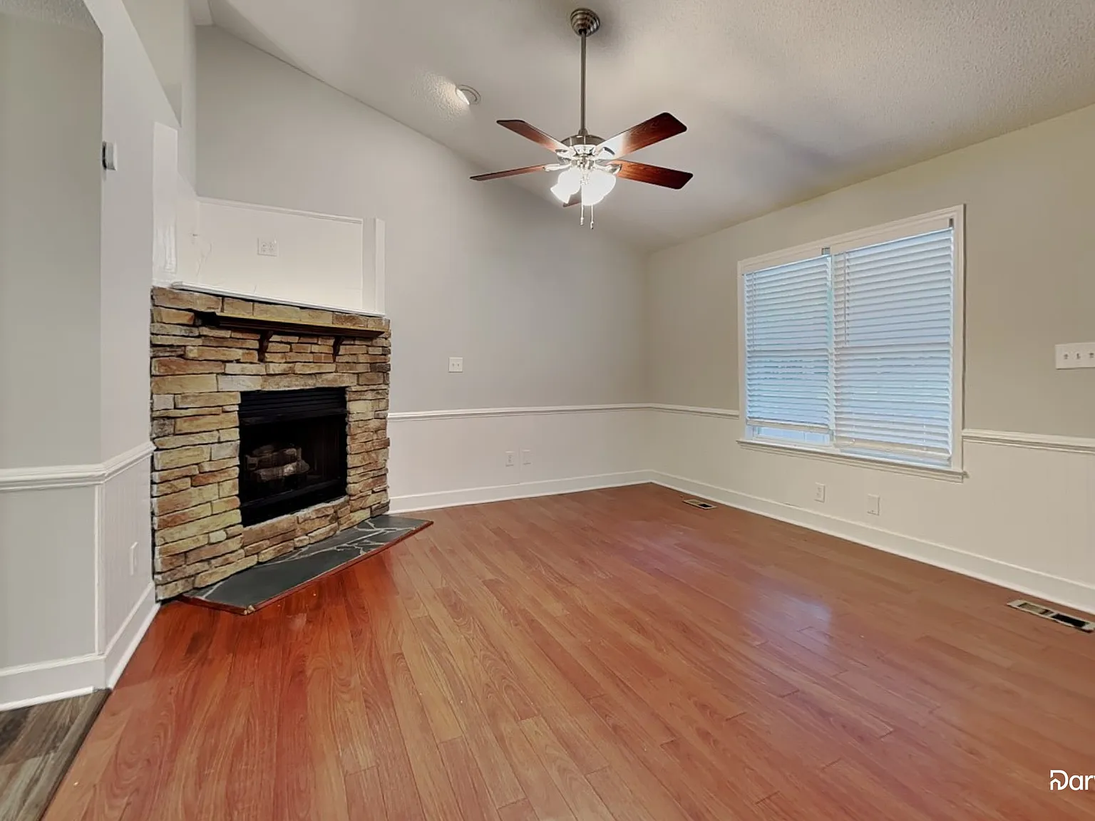 3 bed, 2.0 bath, 1254 sqft, $1,760 — Photo 3
