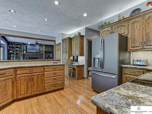 4th image of 9214 Brentwood Dr