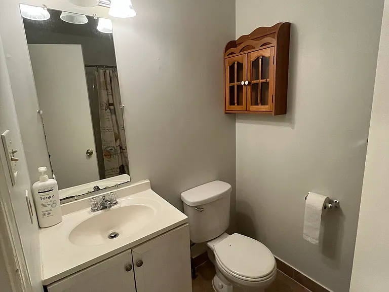 207 Newtowne Sq — Photo 6