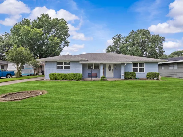 4049 Redwood Dr, Groves, TX 77619