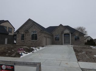 35731 Kilkenny Dr, New Baltimore, MI