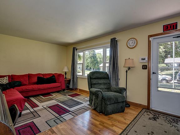 3rd image of 506 N Linden St