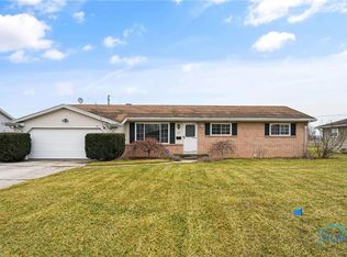 416 Park Ln, Walbridge, OH 43465