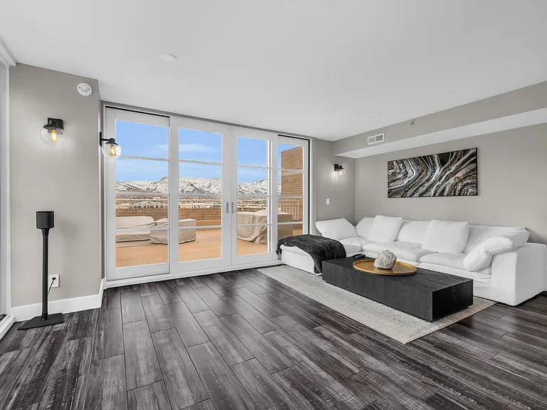 230 E Broadway S #1209 — Photo 2