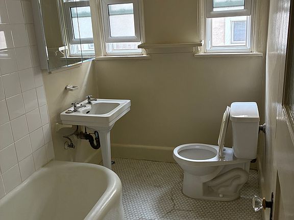 5th image of 448 N Sierra Bonita Ave #16